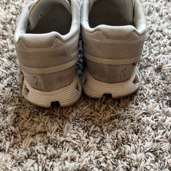 On Running Cloud Sneakers in Light Beige - Picture 4 of 9